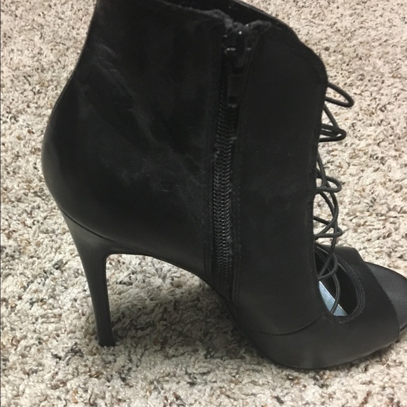 Steve Madden Heels. Size 8.5 - Picture 2 of 5